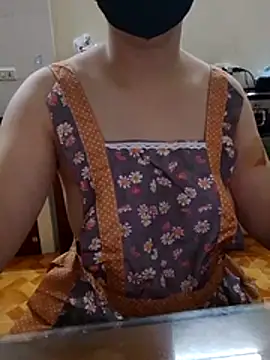Snapshot of LiilyZi chatting on May 8, 2026, 10:15 pm LiilyZi online show from May 8, 2026, 10:15 pm
