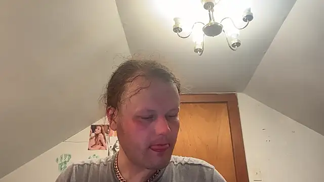 Snapshot of RaeganV chatting on March 7, 2026, 11:24 pm RaeganV online show from March 7, 2026, 11:24 pm