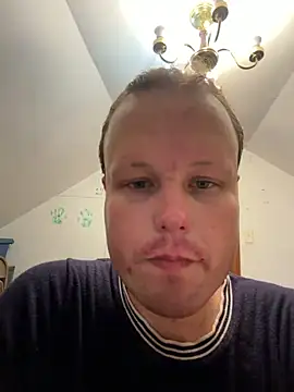 Snapshot of RaeganV chatting on April 4, 2026, 12:31 am RaeganV online show from April 4, 2026, 12:31 am