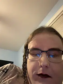 Snapshot of RaeganV chatting on April 12, 2026, 2:05 am RaeganV online show from April 12, 2026, 2:05 am