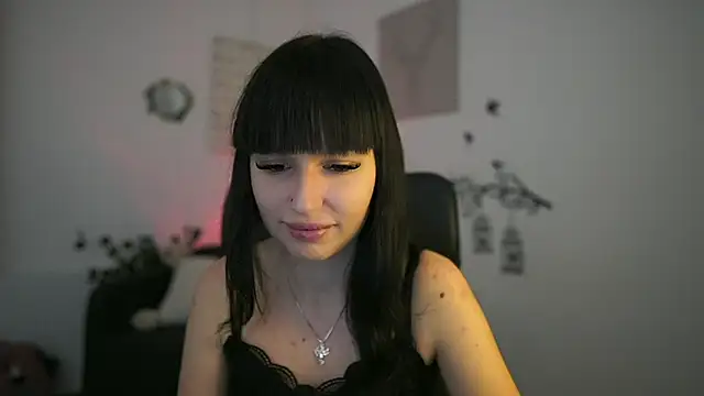 Snapshot of Shiningstarnew18 chatting on February 19, 2026, 7:32 pm Shiningstarnew18 online show from February 19, 2026, 7:32 pm