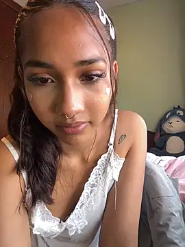 lyla luv online show from February 15, 2026, 4:53 am