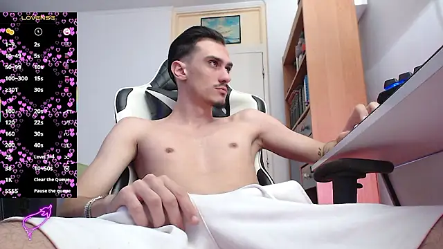 Snapshot of silasluxor chatting on February 10, 2026, 9:35 am silasluxor online show from February 10, 2026, 9:35 am