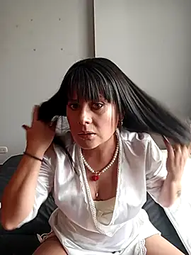 Snapshot of Lyonette_reading1 chatting on February 6, 2026, 1:58 pm Lyonette reading1 online show from February 6, 2026, 1:58 pm