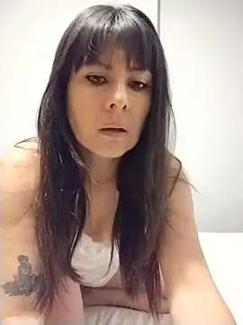 Snapshot of Lyonette_reading1 chatting on April 19, 2026, 9:30 am Lyonette reading1 online show from April 19, 2026, 9:30 am
