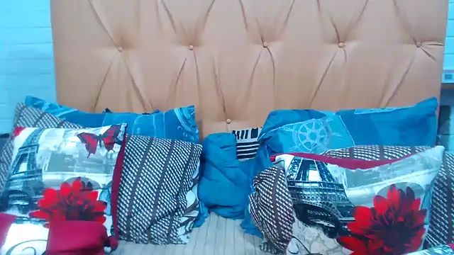 Snapshot of Ladyxx21 chatting on February 23, 2026, 5:32 pm Ladyxx21 online show from February 23, 2026, 5:32 pm