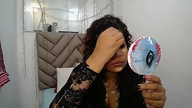 Snapshot of yaazhinii chatting on March 12, 2026, 11:27 am yaazhinii online show from March 12, 2026, 11:27 am