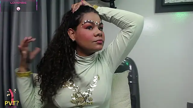 Snapshot of yaazhinii chatting on March 17, 2026, 11:46 am yaazhinii online show from March 17, 2026, 11:46 am