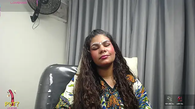 Snapshot of yaazhinii chatting on March 20, 2026, 12:10 pm yaazhinii online show from March 20, 2026, 12:10 pm