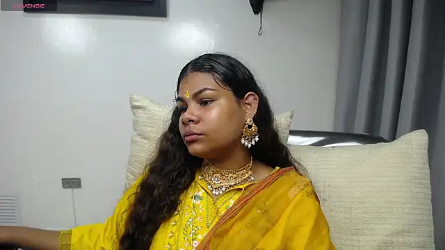 Snapshot of yaazhinii chatting on April 7, 2026, 11:54 am yaazhinii online show from April 7, 2026, 11:54 am