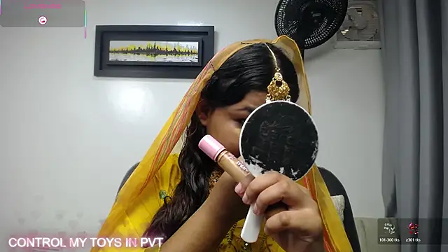 Snapshot of yaazhinii chatting on April 10, 2026, 11:59 am yaazhinii online show from April 10, 2026, 11:59 am