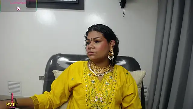 Snapshot of yaazhinii chatting on April 12, 2026, 12:21 pm yaazhinii online show from April 12, 2026, 12:21 pm