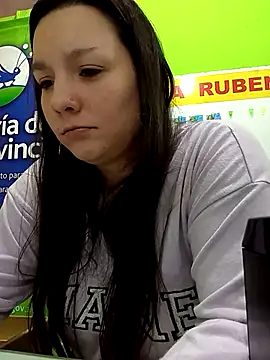 Snapshot of Beesametoda chatting on April 23, 2026, 6:43 pm Beesametoda online show from April 23, 2026, 6:43 pm