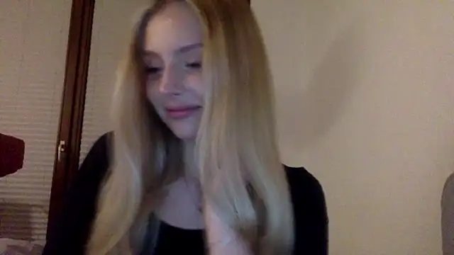 Snapshot of MayaWetDream chatting on April 29, 2026, 8:26 pm MayaWetDream online show from April 29, 2026, 8:26 pm