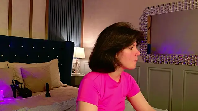 Snapshot of Milana_Bold chatting on April 21, 2026, 2:15 am Milana Bold online show from April 21, 2026, 2:15 am