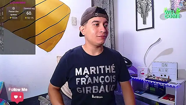 Snapshot of MaxParker21 chatting on February 11, 2026, 2:00 pm MaxParker21 online show from February 11, 2026, 2:00 pm