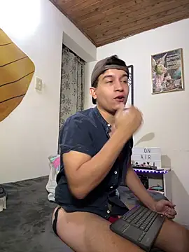 Snapshot of MaxParker21 chatting on March 5, 2026, 12:34 pm MaxParker21 online show from March 5, 2026, 12:34 pm