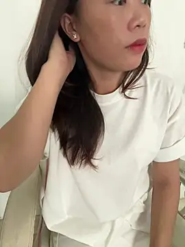 Snapshot of DoliceGirl2k chatting on July 11, 2026, 5:43 am DoliceGirl2k online show from July 11, 2026, 5:43 am