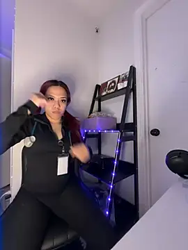 Snapshot of ArielsFeet333 chatting on February 17, 2026, 3:36 am ArielsFeet333 online show from February 17, 2026, 3:36 am