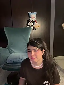 EmilyAndAndrew online show from April 10, 2026, 4:28 am