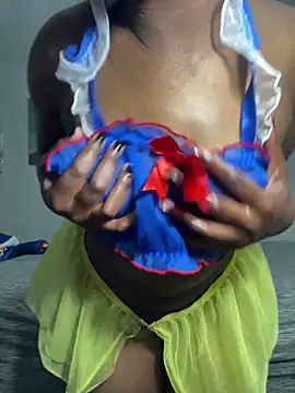 Snapshot of Ebony_Queeen chatting on February 25, 2026, 5:00 pm Ebony Queeen online show from February 25, 2026, 5:00 pm