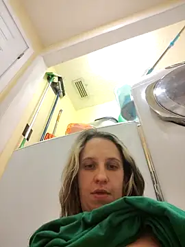 sexyymeli online show from March 31, 2026, 7:42 am