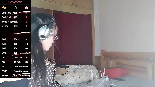 vivi523 online show from April 6, 2026, 5:30 am