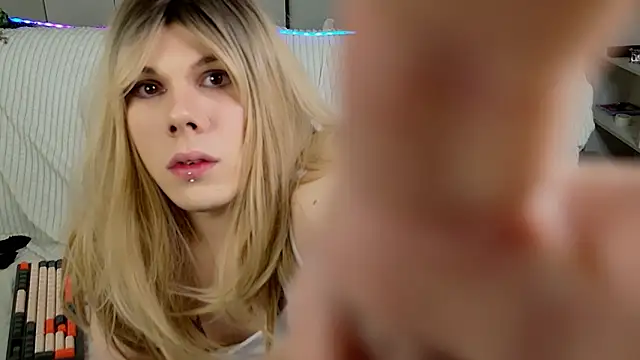 Snapshot of SnezanaLive chatting on March 1, 2026, 8:44 pm SnezanaLive online show from March 1, 2026, 8:44 pm