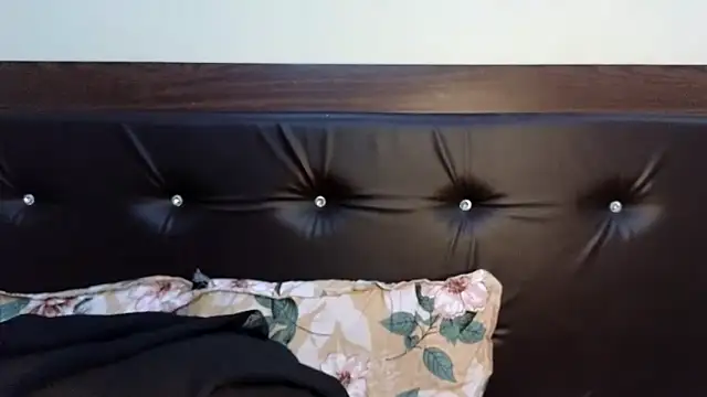 KavyaCurves online show from April 15, 2026, 7:32 pm