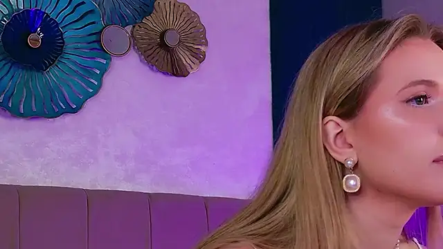 Beckie White online show from February 26, 2026, 8:41 pm