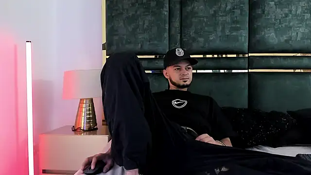 GaelyCoral online show from April 9, 2026, 11:48 am