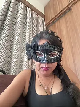 raavigirl online show from June 1, 2026, 7:32 am