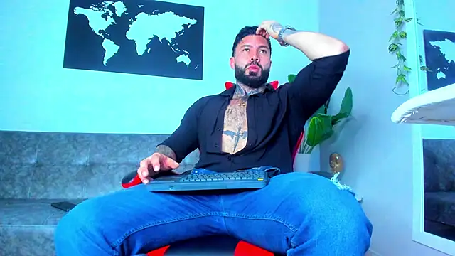 Alessrose online show from February 17, 2026, 7:42 pm