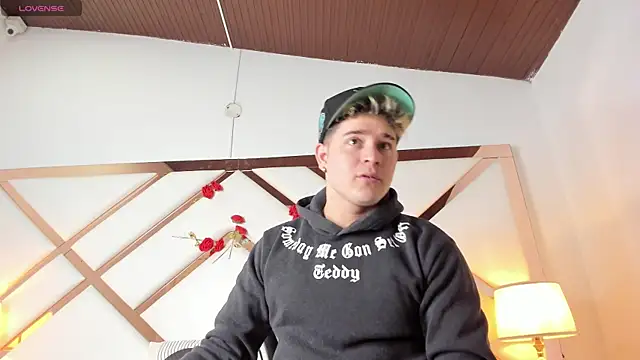 rayan linxx online show from February 14, 2026, 7:54 pm