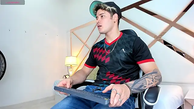 rayan linxx online show from March 7, 2026, 7:00 pm