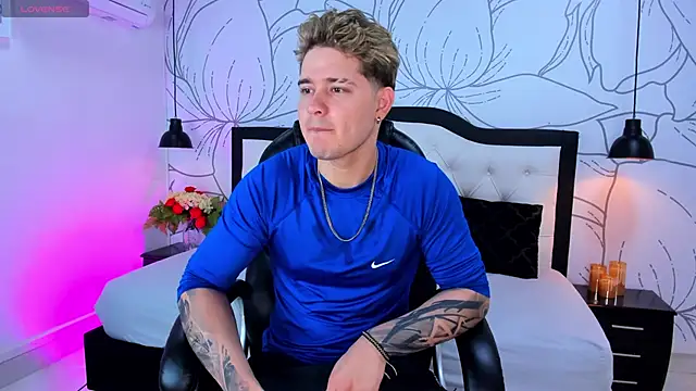 rayan linxx online show from March 14, 2026, 7:41 pm