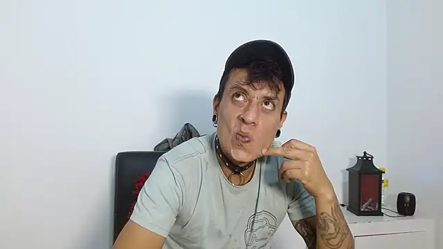 Snapshot of SkinnyDevil12 chatting on February 16, 2026, 3:35 am SkinnyDevil12 online show from February 16, 2026, 3:35 am