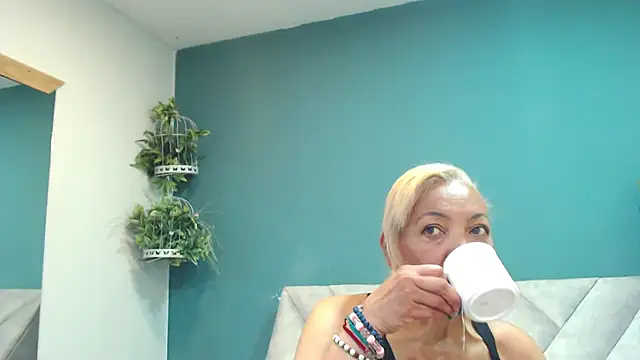 AmelieLux online show from March 10, 2026, 5:18 pm