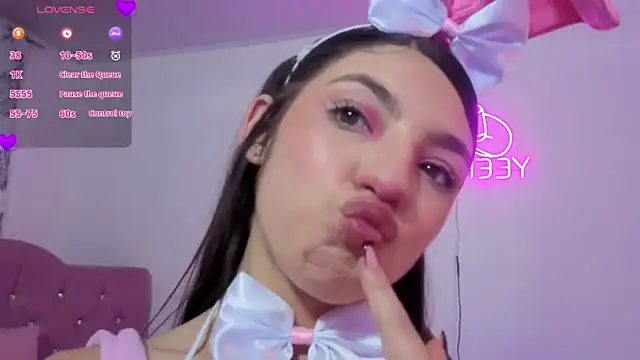 MAHYRA TAY online show from March 26, 2026, 7:19 pm