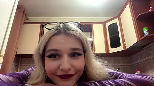 Snapshot of MiaBerlateen chatting on February 9, 2026, 2:43 pm MiaBerlateen online show from February 9, 2026, 2:43 pm