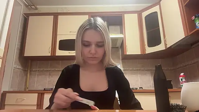 Snapshot of MiaBerlateen chatting on February 24, 2026, 6:06 pm MiaBerlateen online show from February 24, 2026, 6:06 pm