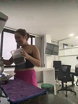 Emily Harpeer online show from February 22, 2026, 11:31 am