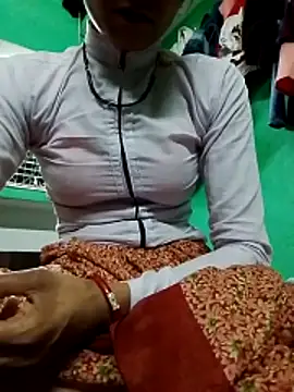 Komal4050 online show from May 13, 2026, 5:49 am