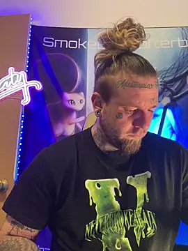 Snapshot of Smokebluntafterblunt chatting on February 18, 2026, 12:23 pm Smokebluntafterblunt online show from February 18, 2026, 12:23 pm