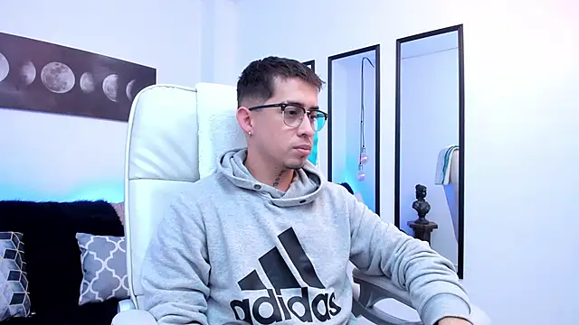 Snapshot of Tommas_Jhonson chatting on March 7, 2026, 3:36 am Tommas Jhonson online show from March 7, 2026, 3:36 am