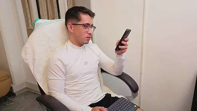 Snapshot of Tommas_Jhonson chatting on March 8, 2026, 2:26 am Tommas Jhonson online show from March 8, 2026, 2:26 am