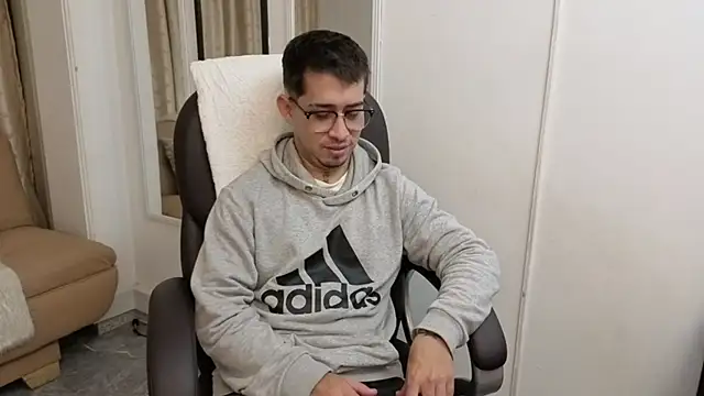 Snapshot of Tommas_Jhonson chatting on March 10, 2026, 4:06 am Tommas Jhonson online show from March 10, 2026, 4:06 am