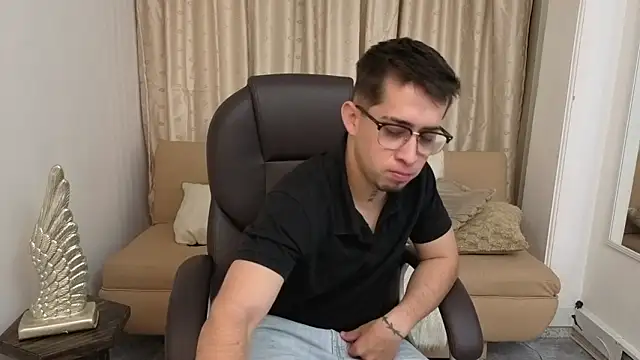 Snapshot of Tommas_Jhonson chatting on March 11, 2026, 4:18 am Tommas Jhonson online show from March 11, 2026, 4:18 am