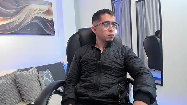 Snapshot of Tommas_Jhonson chatting on March 13, 2026, 3:35 am Tommas Jhonson online show from March 13, 2026, 3:35 am