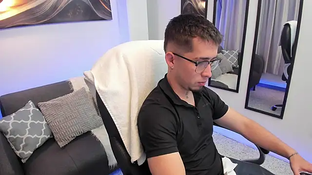 Snapshot of Tommas_Jhonson chatting on March 17, 2026, 3:44 am Tommas Jhonson online show from March 17, 2026, 3:44 am